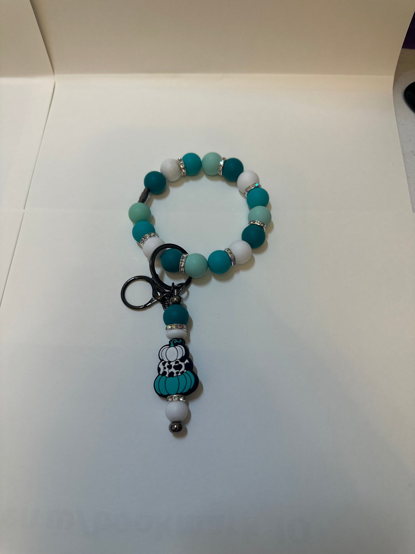 wire wristlet w/keychain